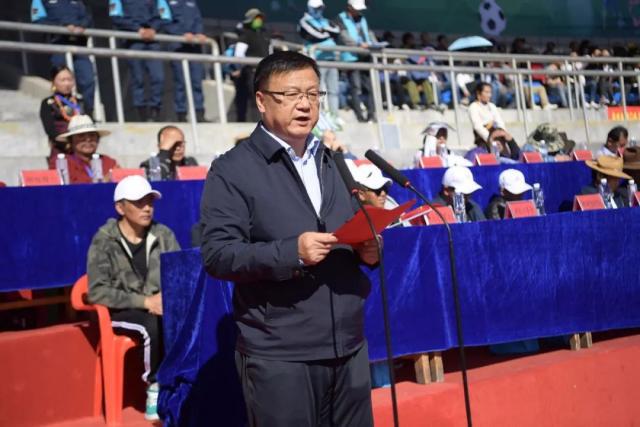 赖斯与亚尔库耶在比赛结束前发生冲突，因报复性犯规被罚黄牌